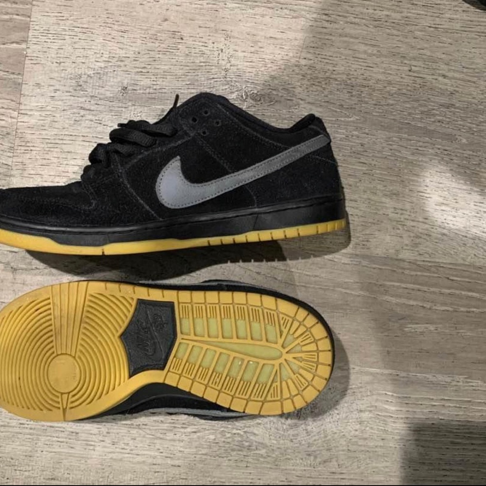 Nike shoe - Picture 3 of 4